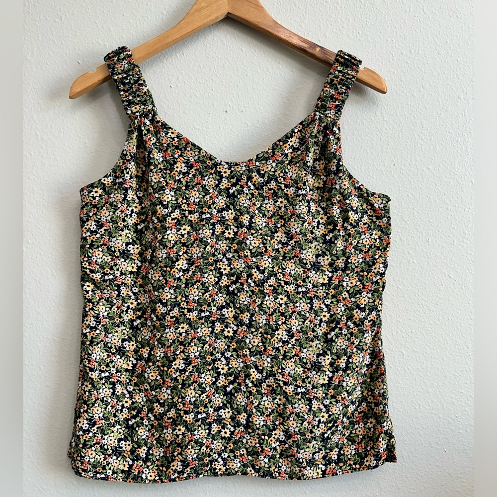 1. State Sleeveless Floral V Neck Cut Tank Top Women’s Size Small